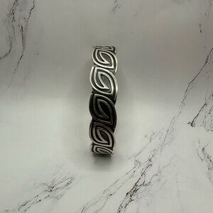 Elegant Silver 925 Cuff